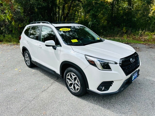 2023 Subaru Forester Premium photo 3