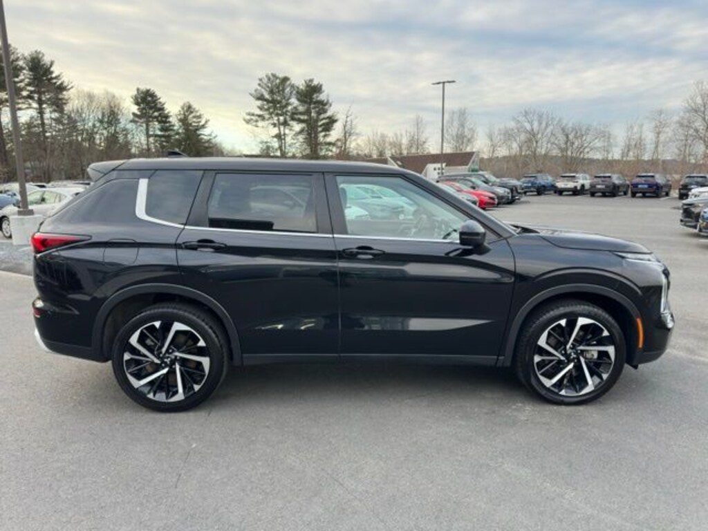 Used 2024 Mitsubishi Outlander SE SUV