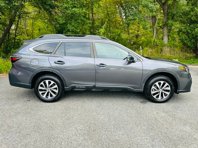 2022 Subaru Outback Premium photo 4