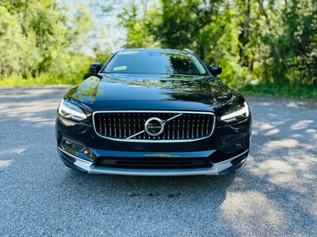2024 Volvo V90 Cross Country B6 photo 2