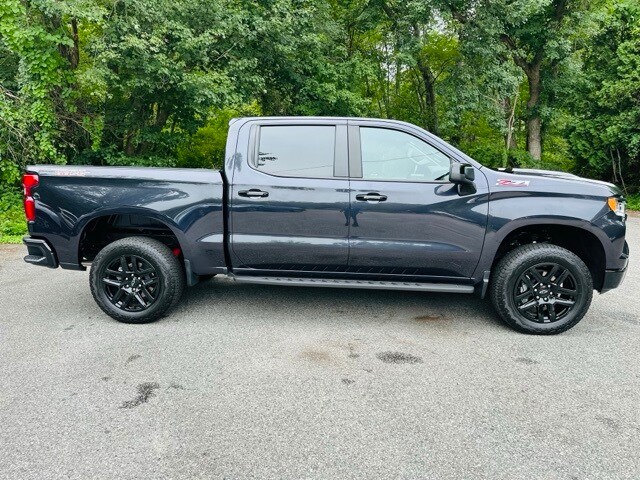 2024 Chevrolet Silverado 1500 LT Trail Boss photo 2