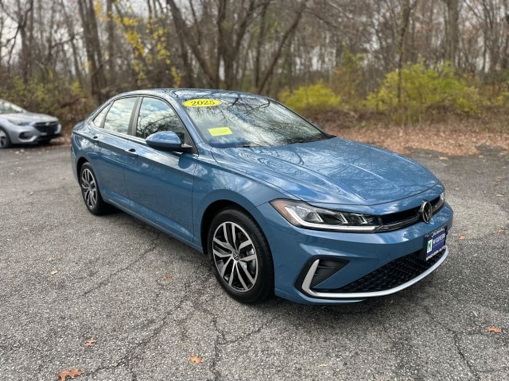 Used 2025 Volkswagen Jetta 1.5T SE Sedan