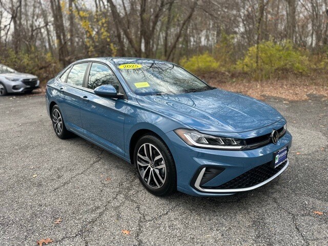 2025 Volkswagen Jetta 1.5T SE photo 3