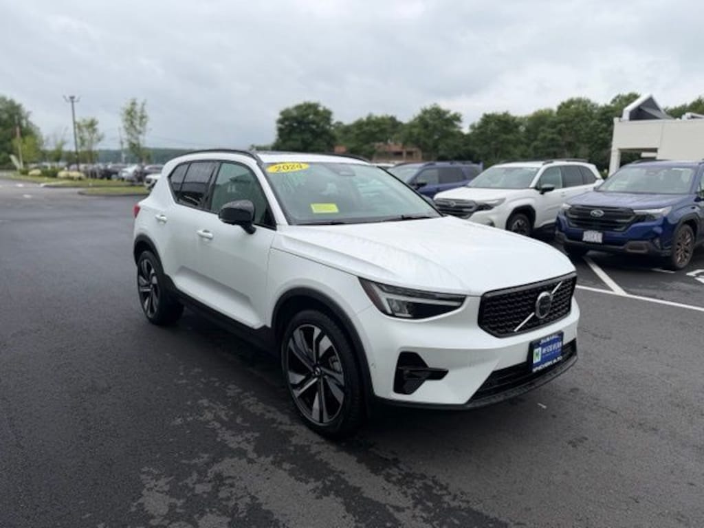 Used 2024 Volvo XC40 B5 Plus Dark Theme SUV