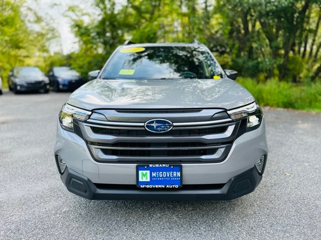 2025 Subaru Forester Premium photo 2