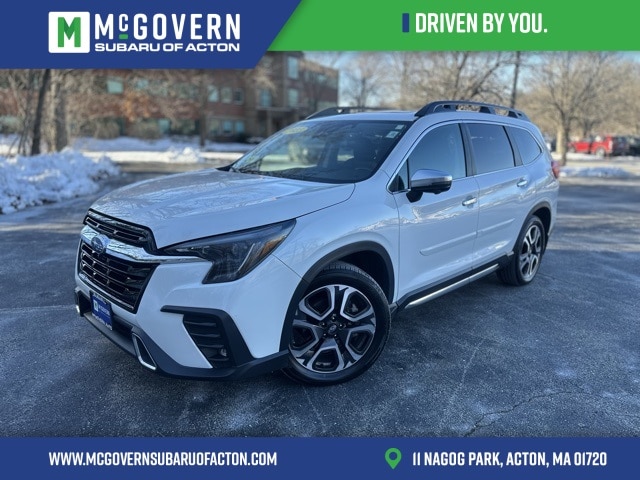 2023 Subaru Ascent Touring's photo
