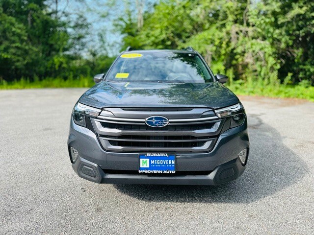 2025 Subaru Forester Premium Base photo 2