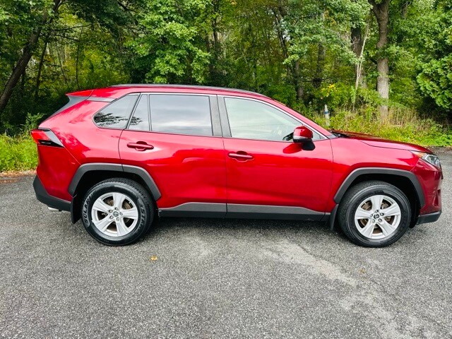 2019 Toyota RAV4 XLE photo 4