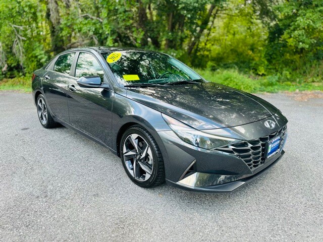 2021 Hyundai Elantra SEL photo 3