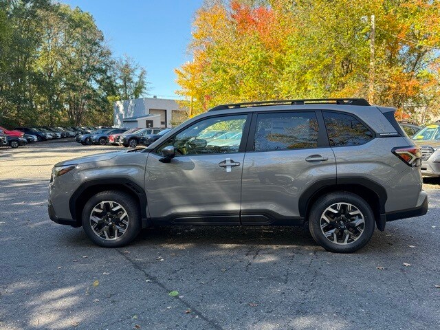 2025 Subaru Forester Premium Base photo 3