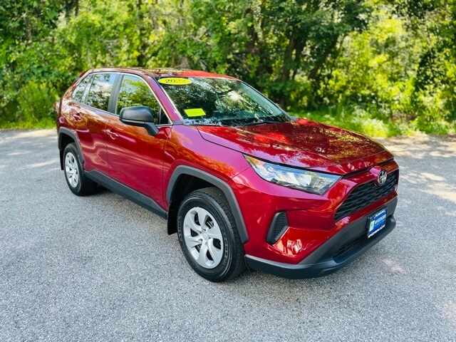 2022 Toyota RAV4 LE photo 3