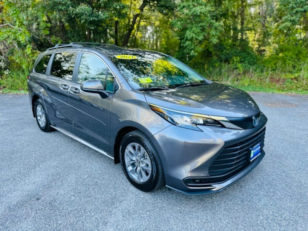 Used 2024 Toyota Sienna LE Van Passenger Van