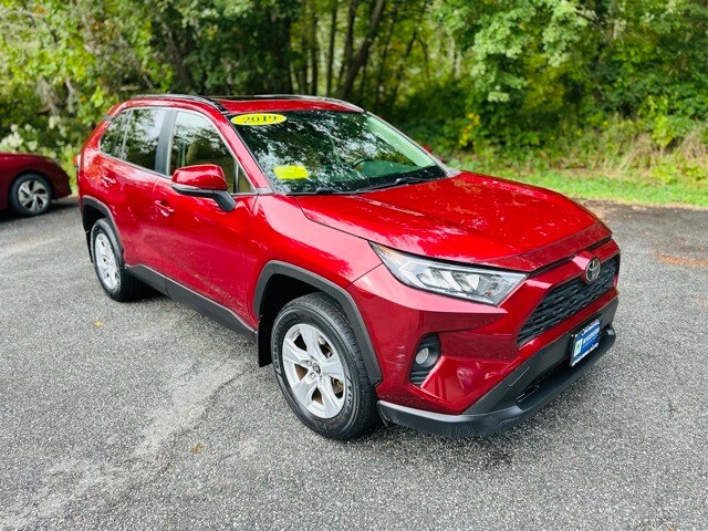 2019 Toyota RAV4 XLE photo 3