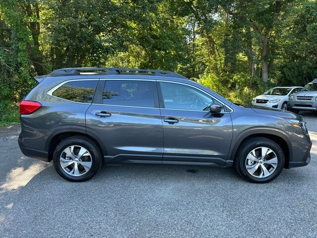 2024 Subaru Ascent Premium photo 2