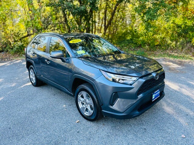 2022 Toyota RAV4 XLE photo 3