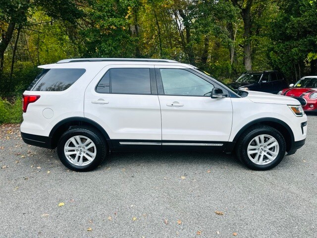 2018 Ford Explorer XLT photo 2