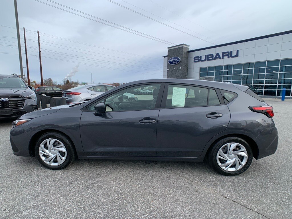 2025 Subaru Impreza Base photo 3