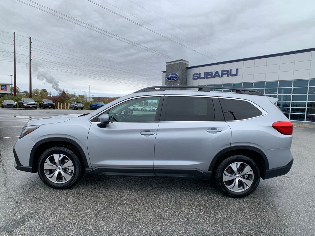 2024 Subaru Ascent Premium photo 3