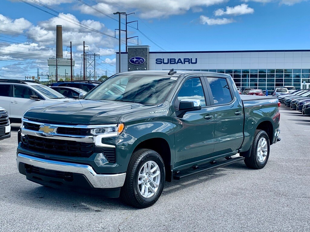 2025 Chevrolet Silverado 1500 LT photo 3