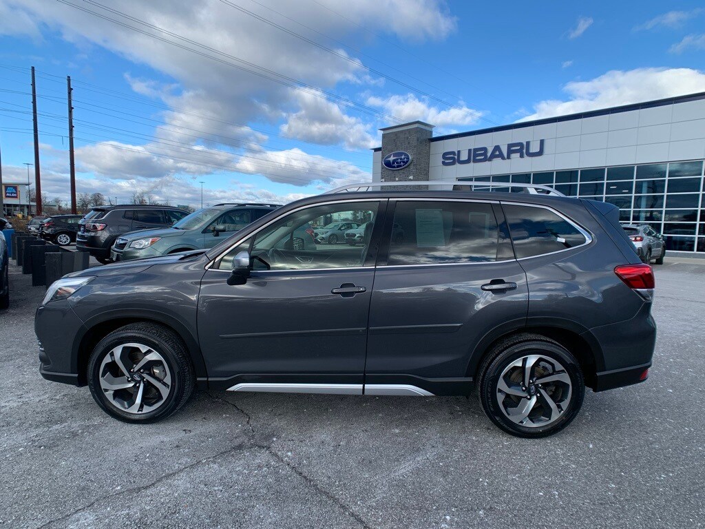 2023 Subaru Forester Touring photo 4