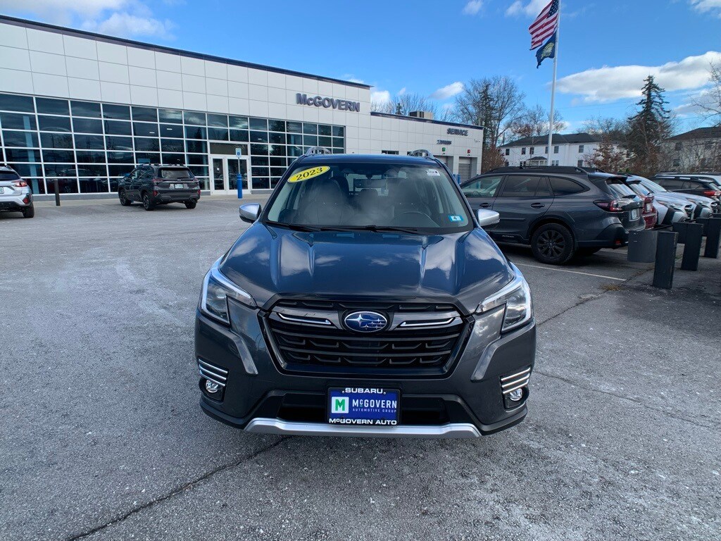 2023 Subaru Forester Touring photo 2