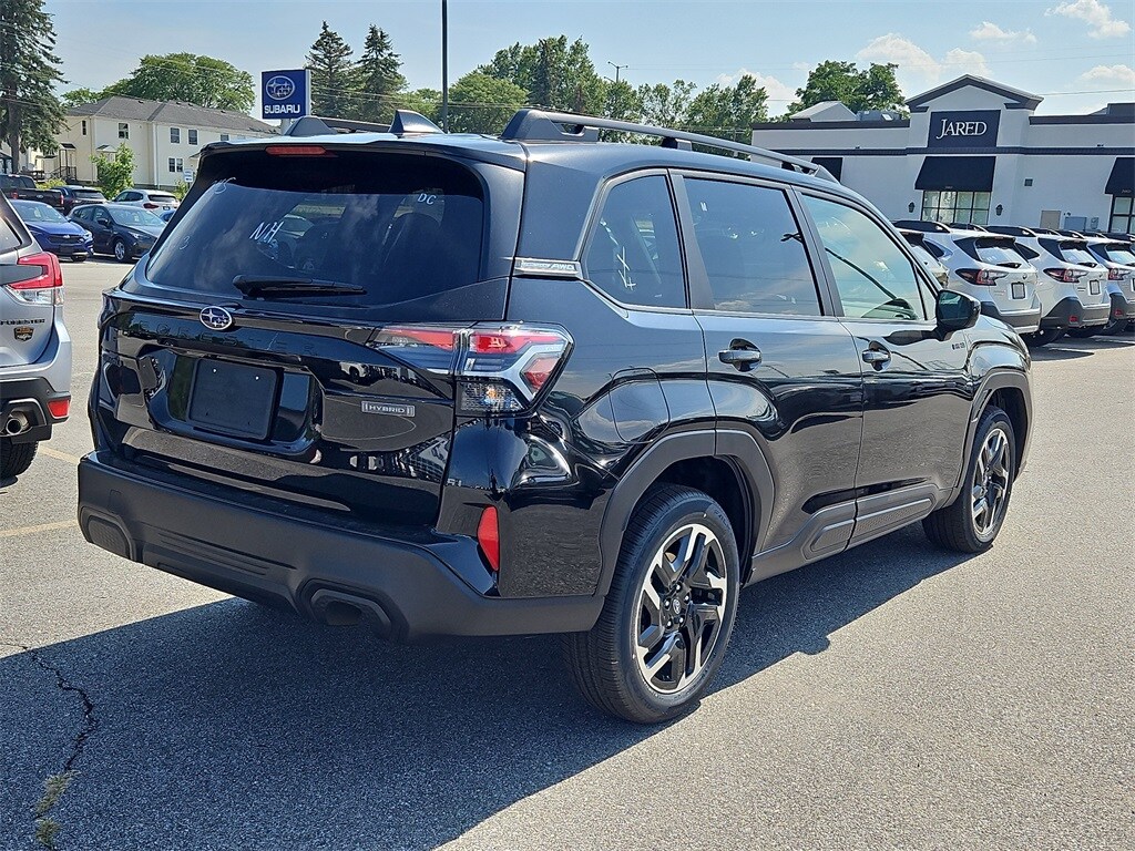 2025 Subaru Forester Premium photo 3