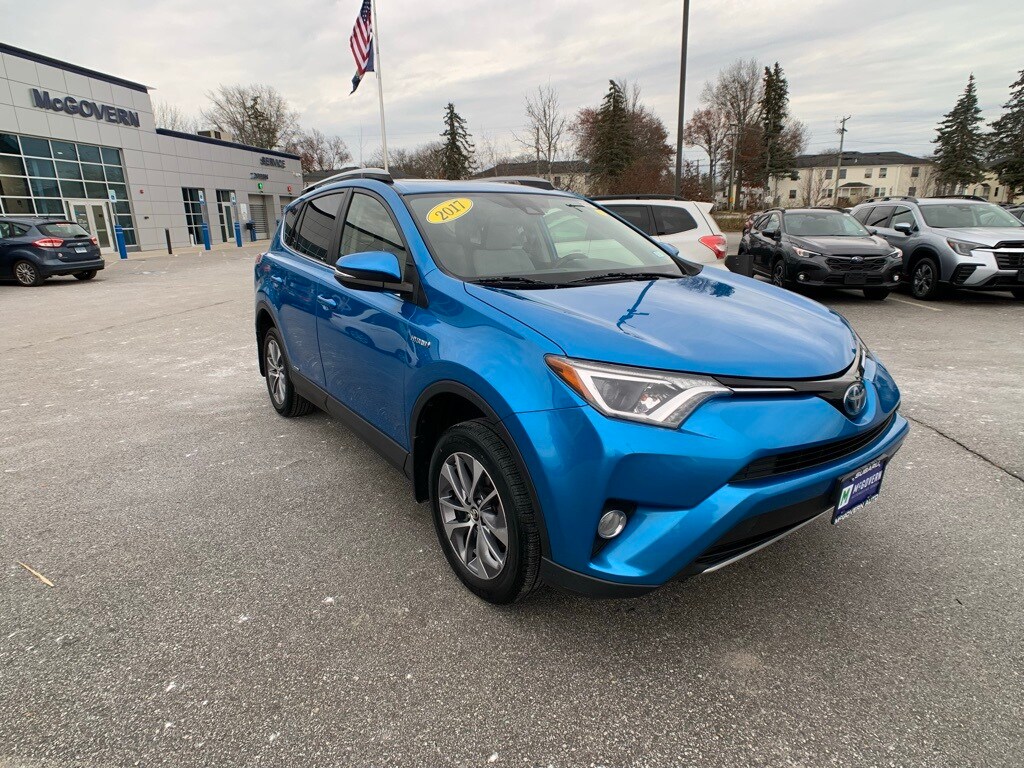 2017 Toyota RAV4 Hybrid XLE photo 2