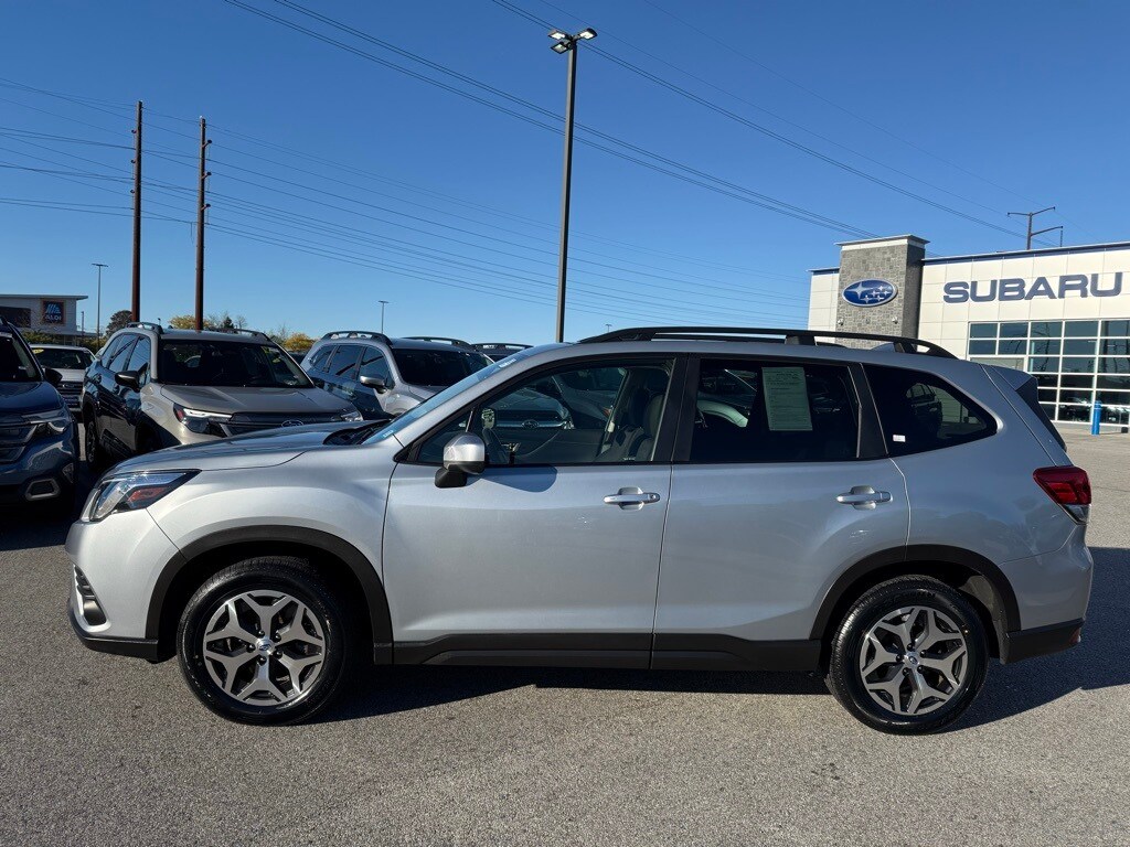2022 Subaru Forester Premium photo 4