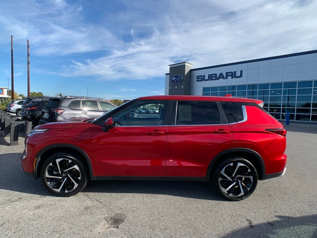 2024 Mitsubishi Outlander SE photo 3