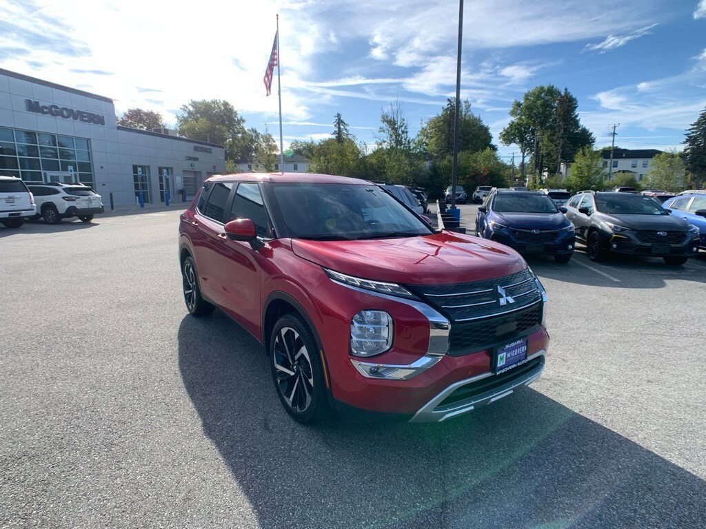 2024 Mitsubishi Outlander SE photo 2