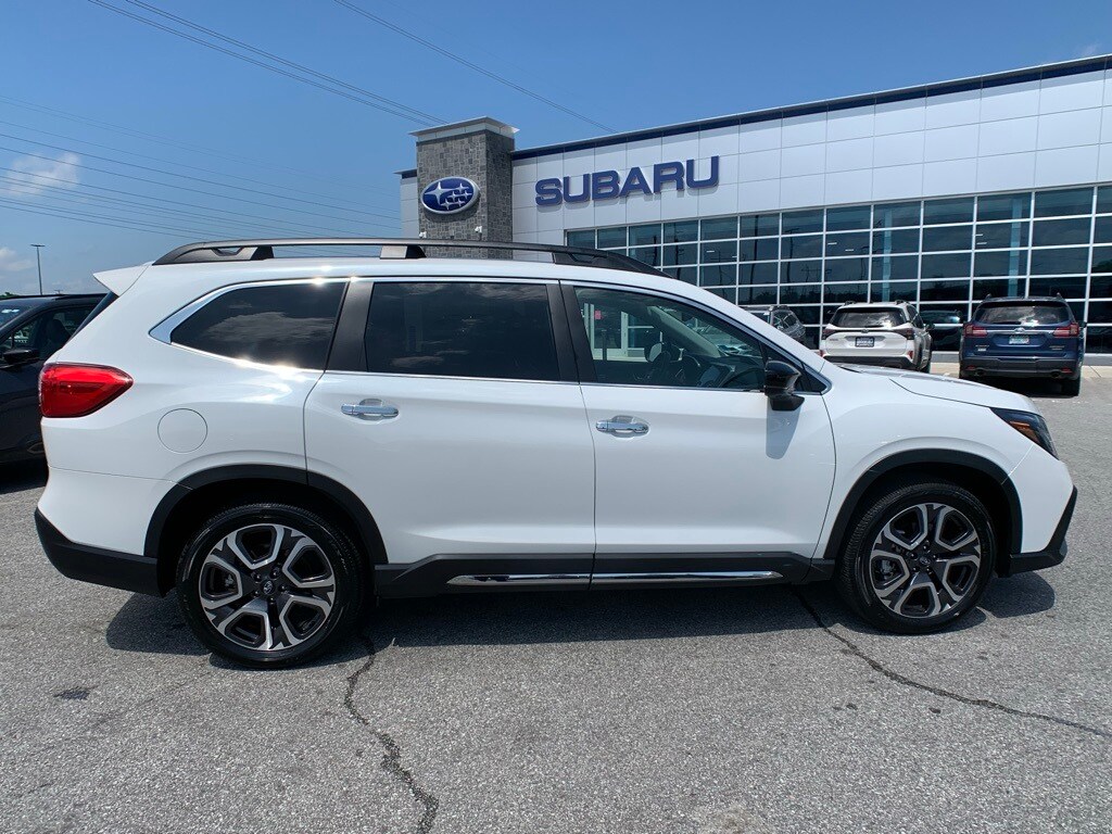 2024 Subaru Ascent Touring photo 4