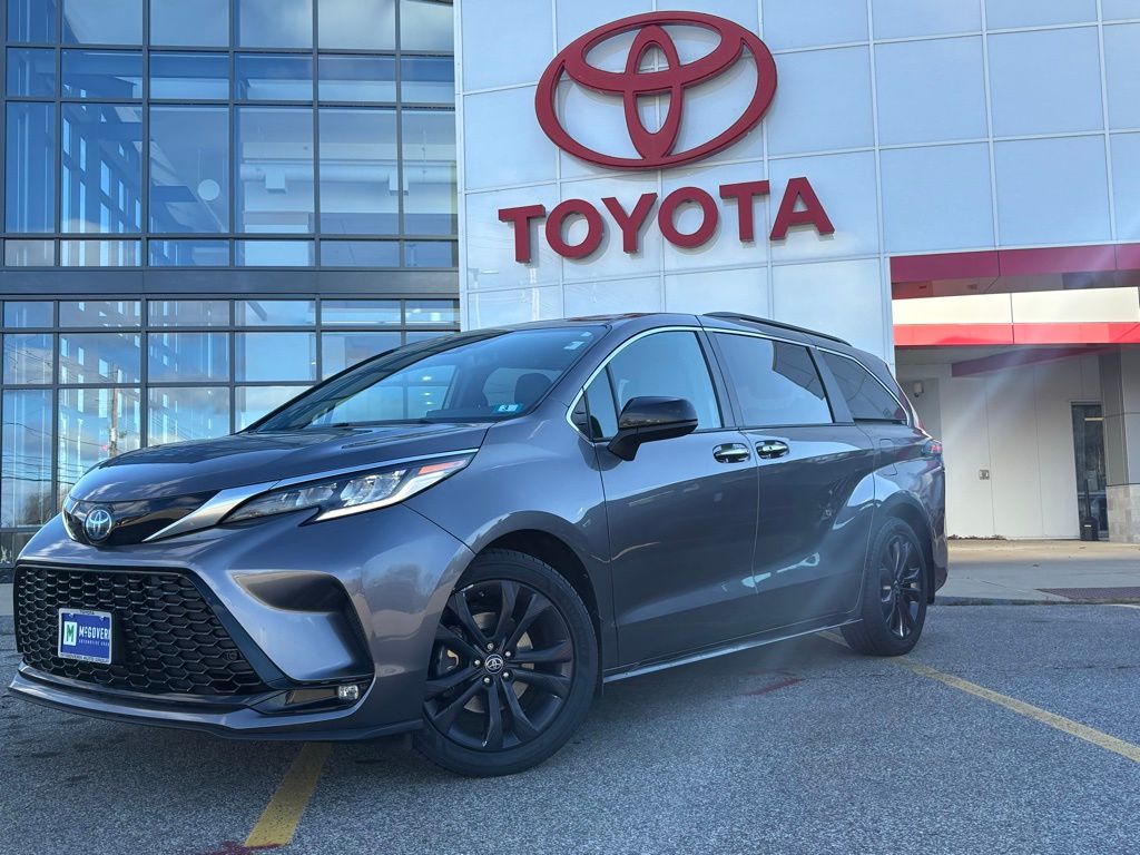 2022 Toyota Sienna Van Passenger Van 