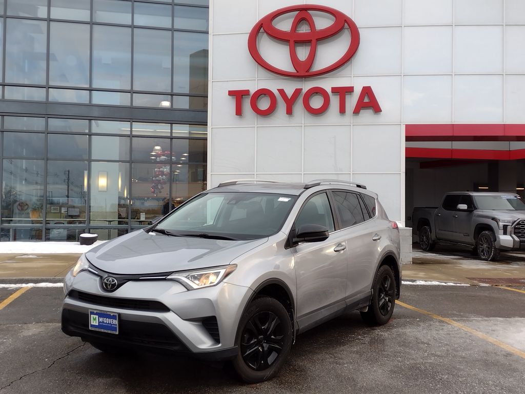 2018 Toyota RAV4 LE's photo