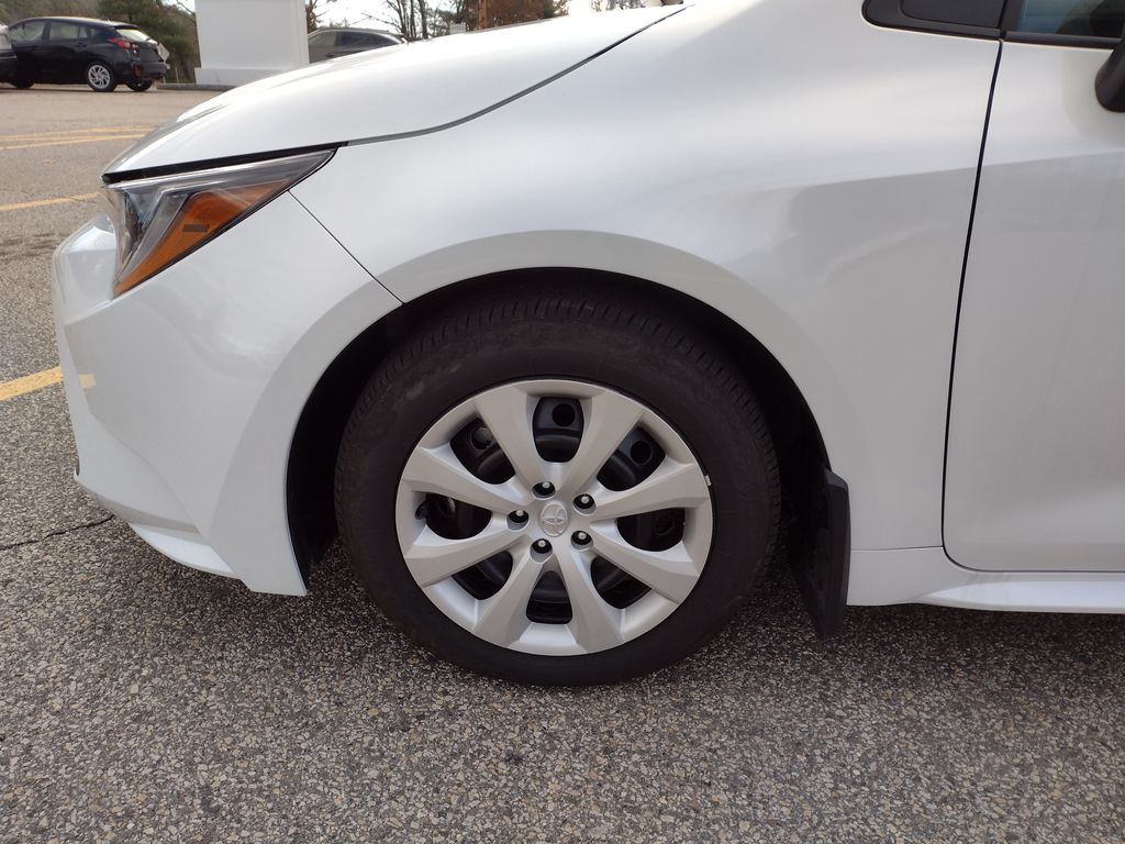 2025 Toyota Corolla LE photo 2