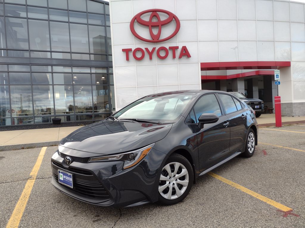 2025 Toyota Corolla LE's photo