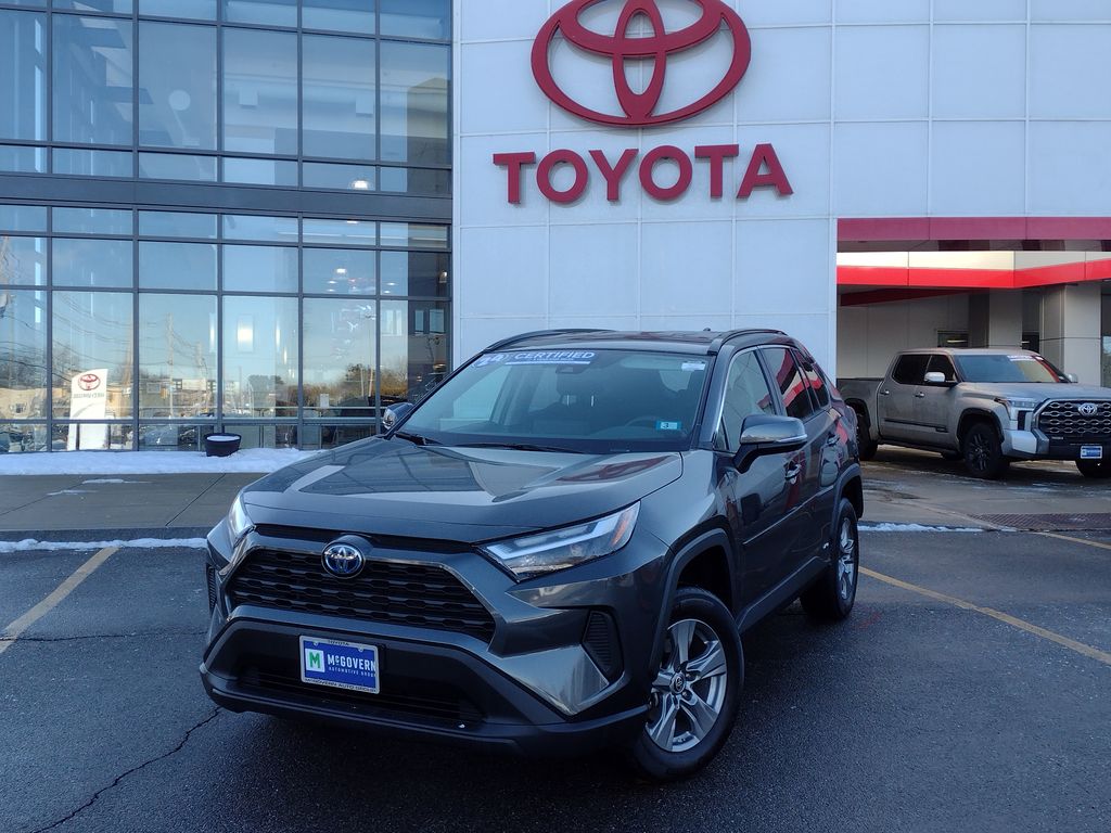 2024 Toyota RAV4 LE's photo