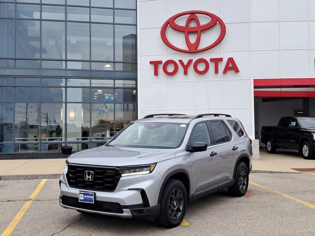 Used 2025 Honda Pilot TrailSport SUV