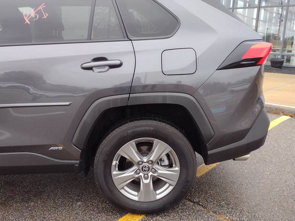 2024 Toyota RAV4 Hybrid LE photo 4