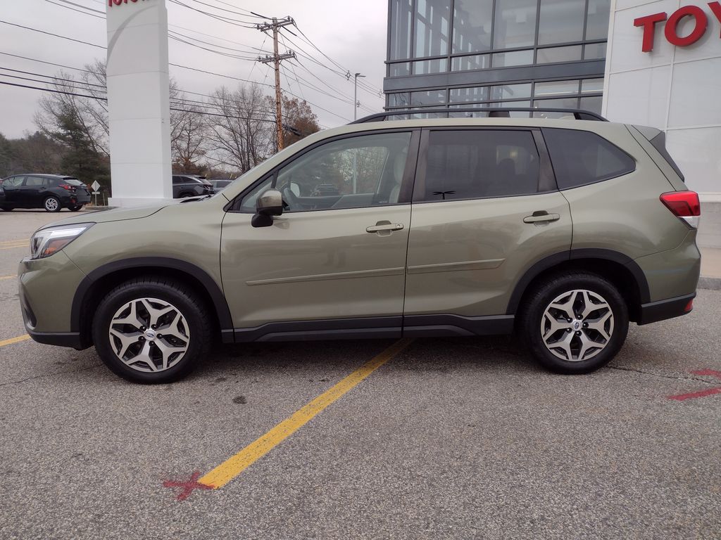 2021 Subaru Forester Premium photo 3