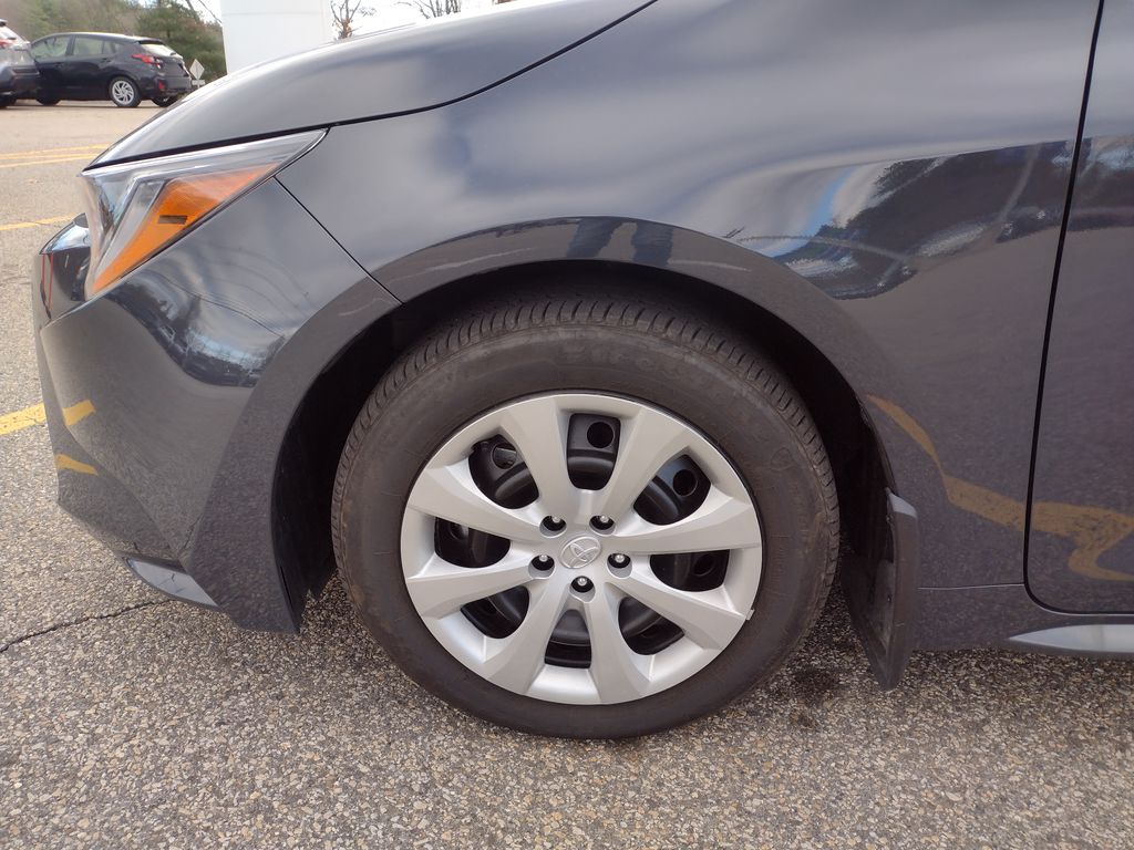 2025 Toyota Corolla LE photo 2