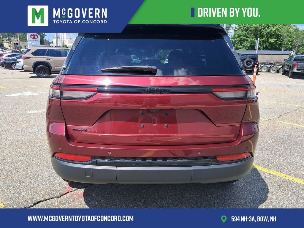Used 2023 Jeep Grand Cherokee Laredo SUV