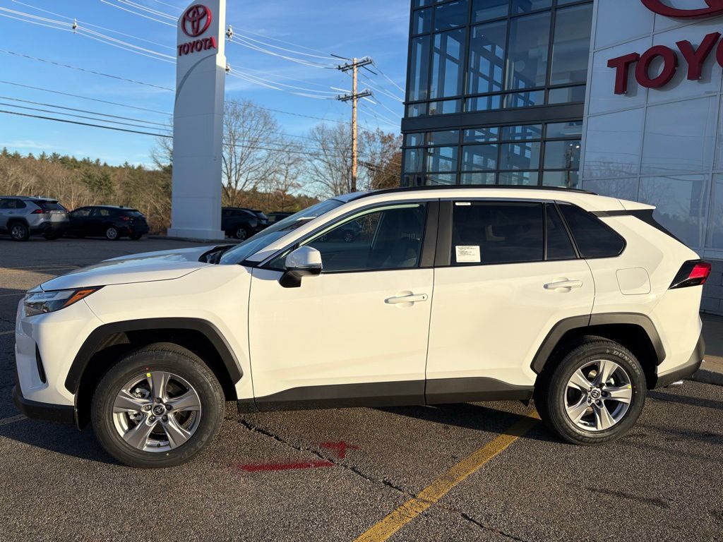 2025 Toyota RAV4 XLE photo 3