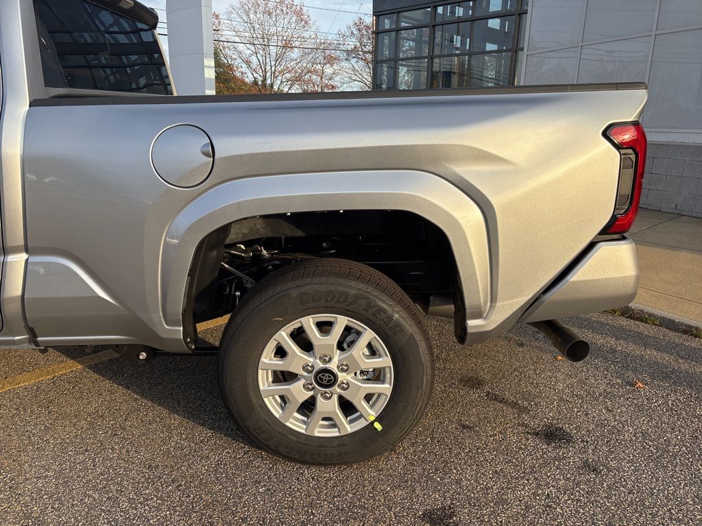 2025 Toyota Tacoma SR5 4x4 Double Cab photo 3