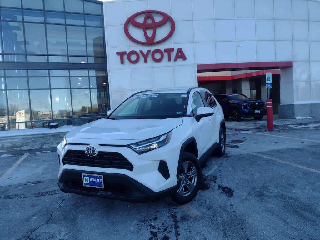 2024 Toyota RAV4 XLE's photo