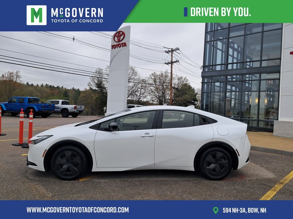 Used 2025 Toyota Prius LE Hatchback