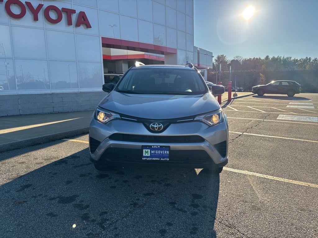 2018 Toyota RAV4 LE photo 2