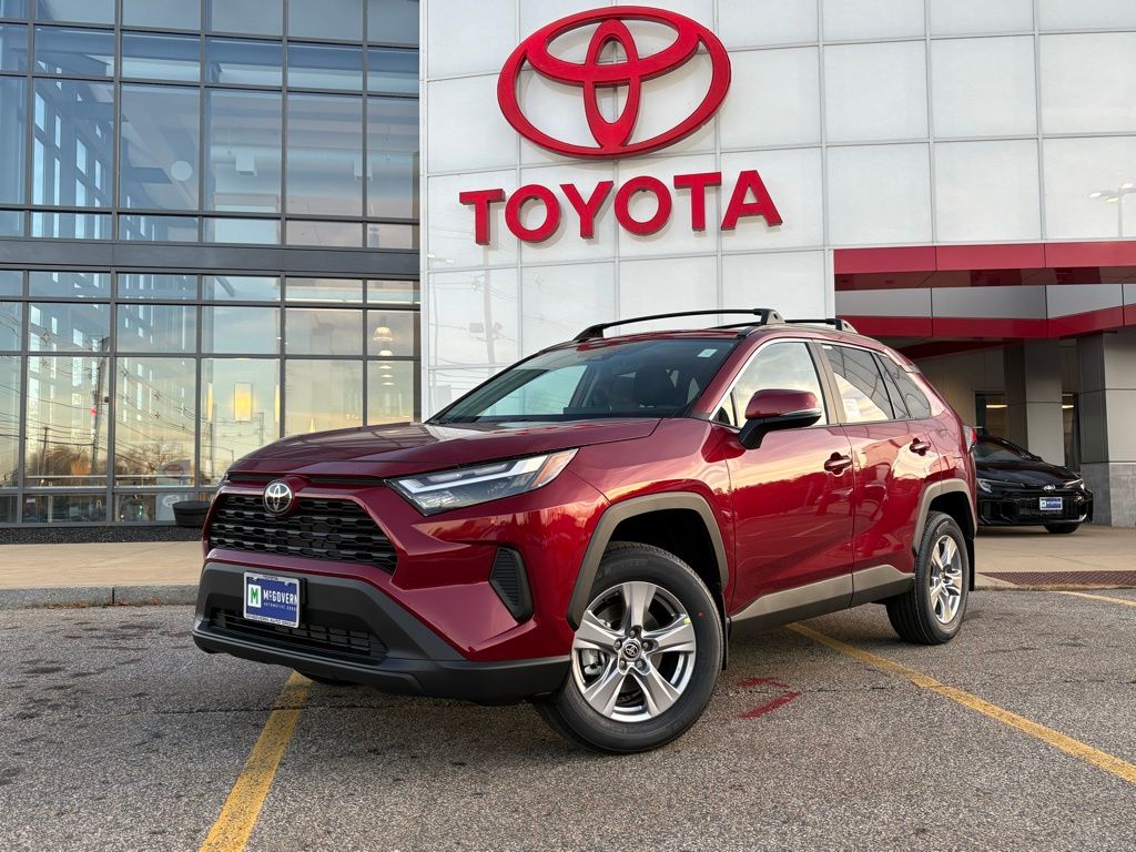 2025 Toyota RAV4 XLE's photo