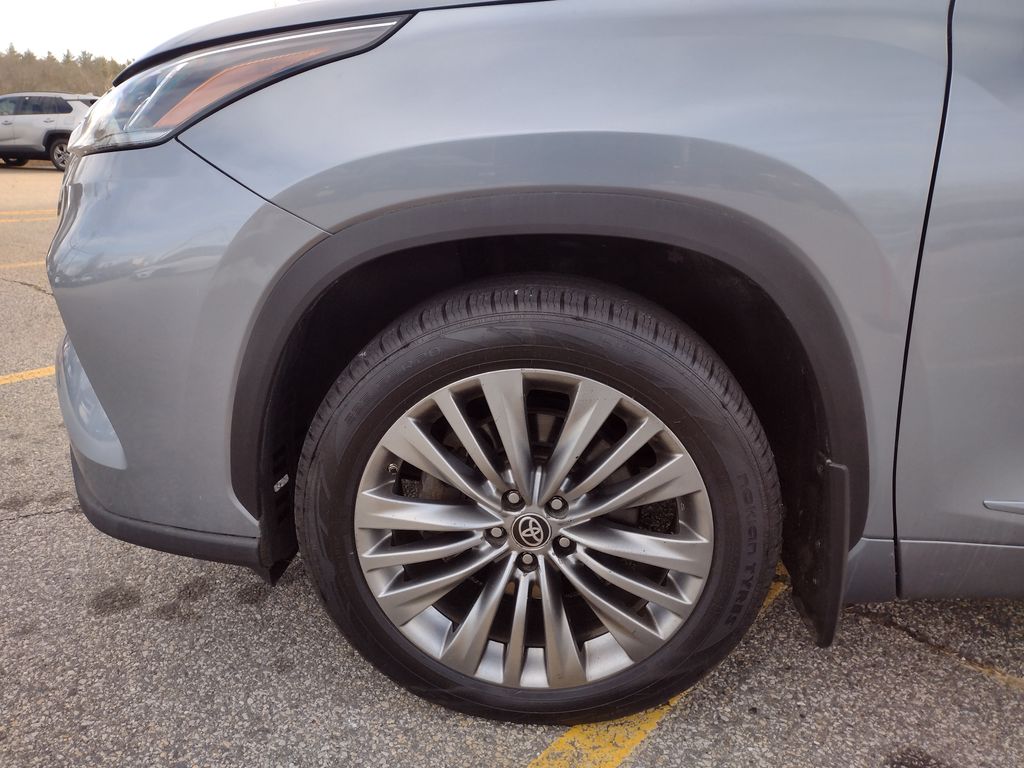 2021 Toyota Highlander Platinum photo 2