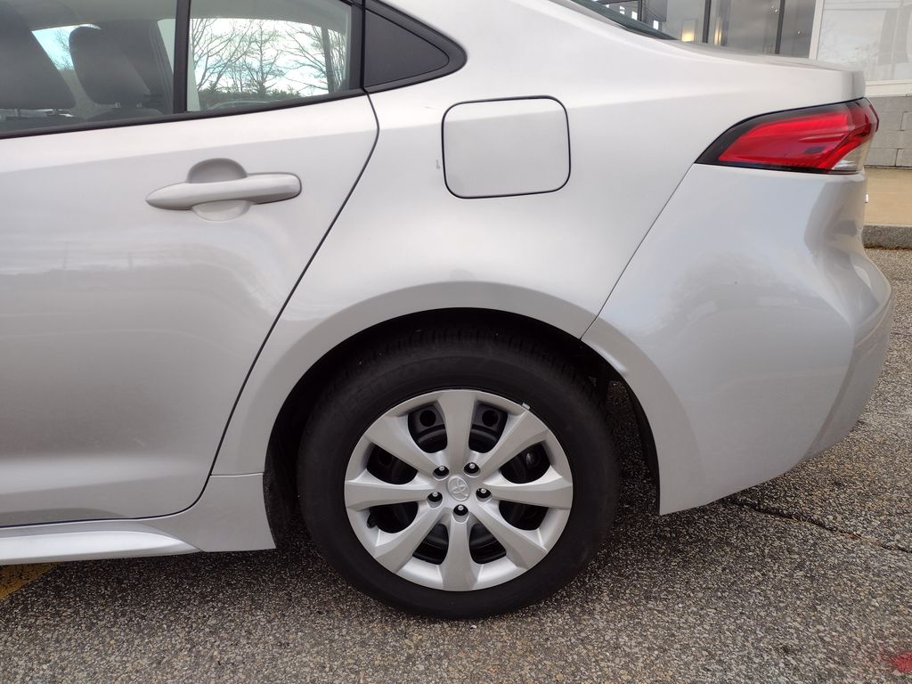 2025 Toyota Corolla LE photo 4