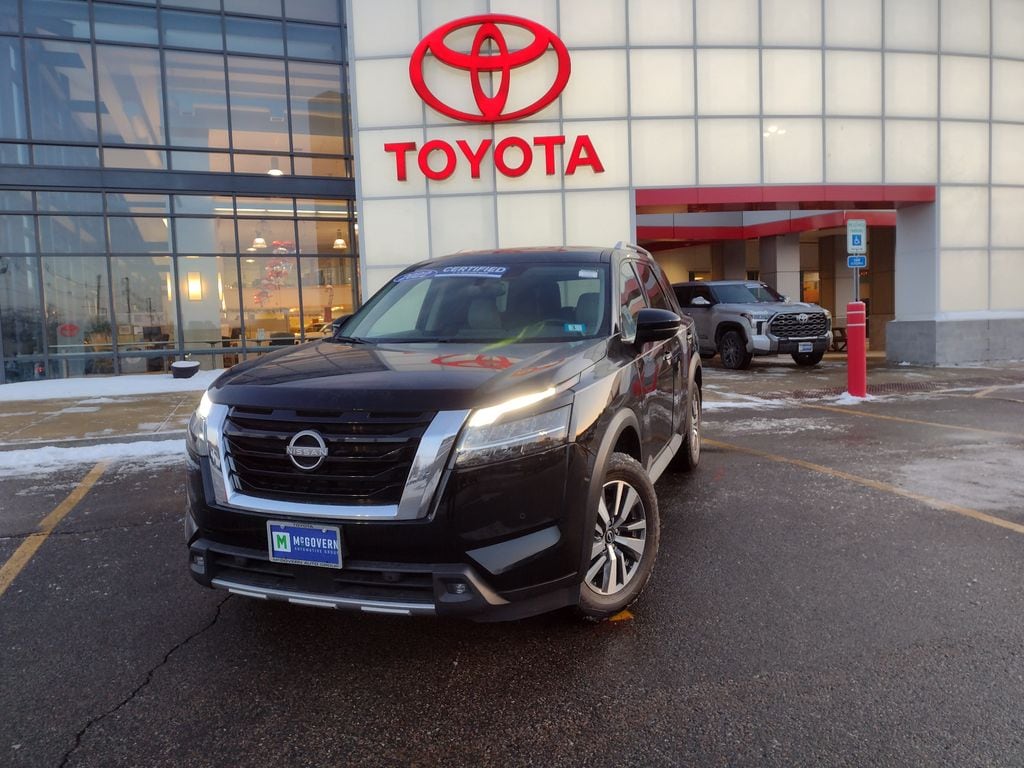 2022 Nissan Pathfinder SL's photo